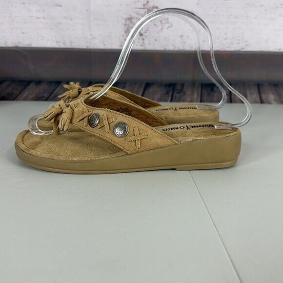Minnetonka Sandals Womens 6 Tan Leather Flip Flop Concho Slide Suede Southwest - Picture 5 of 12